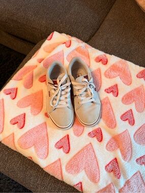 Vans Kids Low-Top Sneakers in Light Gray and White